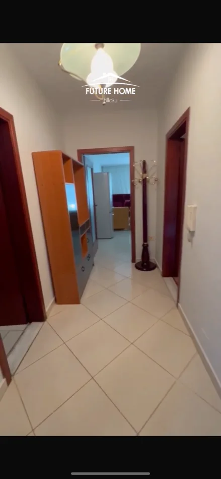 Tirane, jepet me qera apartament 3+1 Kati 5, 115 m² 1.000 € (Blloku)