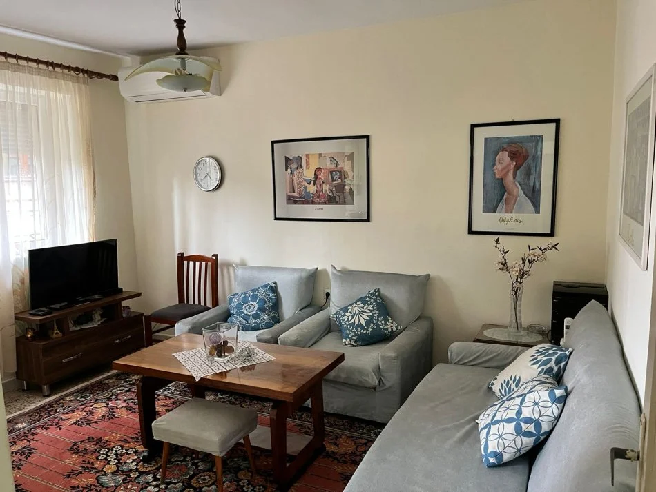 Tirane, jepet me qera apartament 2+1 Kati 1, 90 m² 550 € (Selvia ,Gjimnazi Partizani)