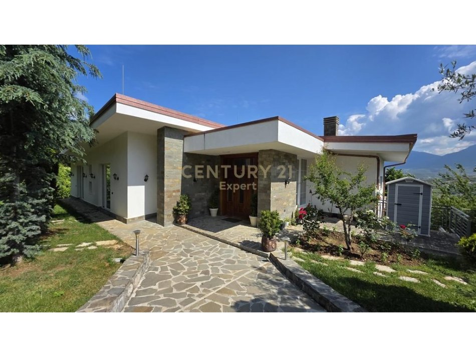 Tirane, jap me qera Vile 3 Katshe , 1.640 m² 3.500 € (DOBRESH)