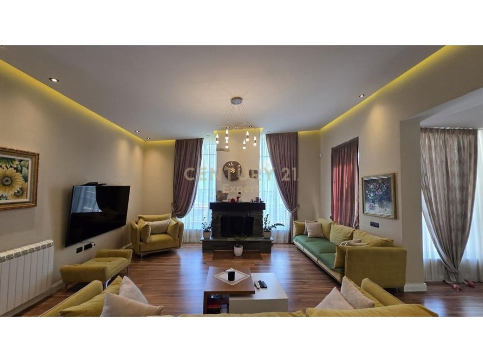 Tirane, jap me qera Vile 3 Katshe , 1.640 m² 3.500 € (DOBRESH)