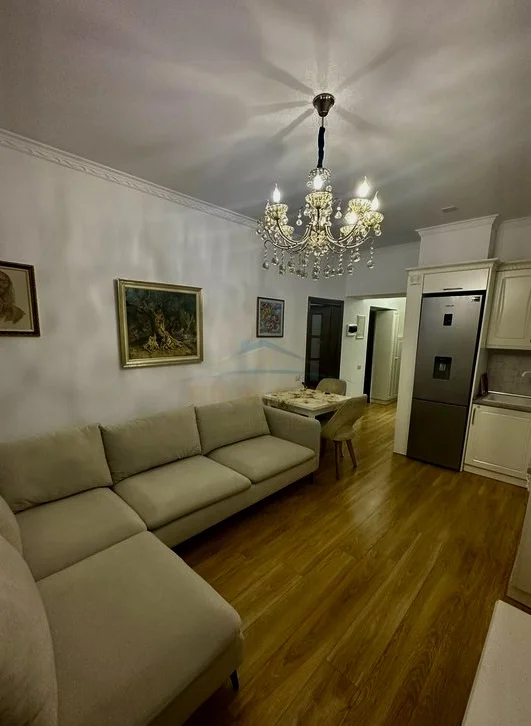 Tirane, jepet me qera apartament 2+1 , 73 m² 700 € 