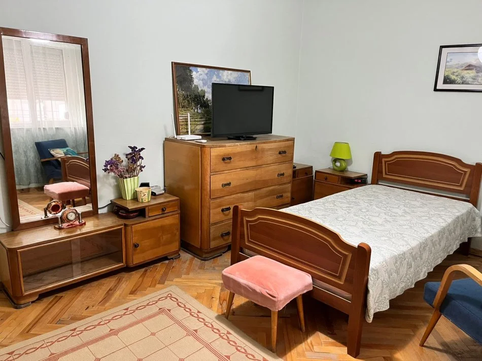 Tirane, jepet me qera apartament 2+1 Kati 1, 90 m² 550 € (Selvia ,Gjimnazi Partizani)