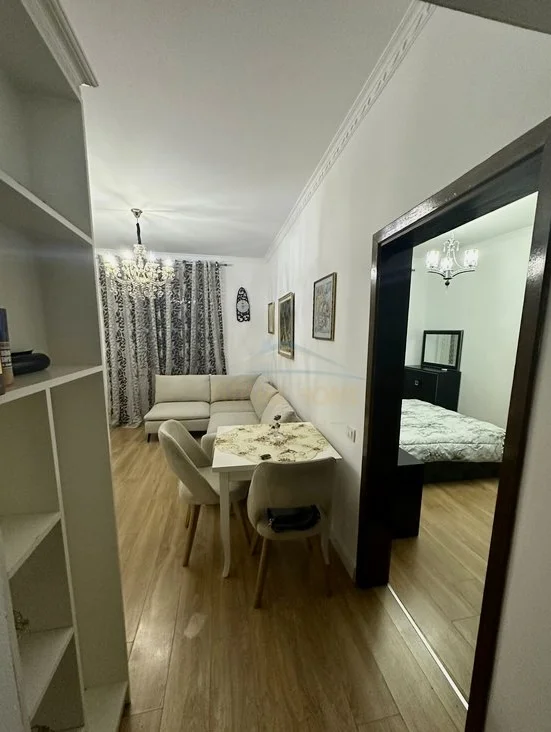 Tirane, jepet me qera apartament 2+1 , 73 m² 700 € 