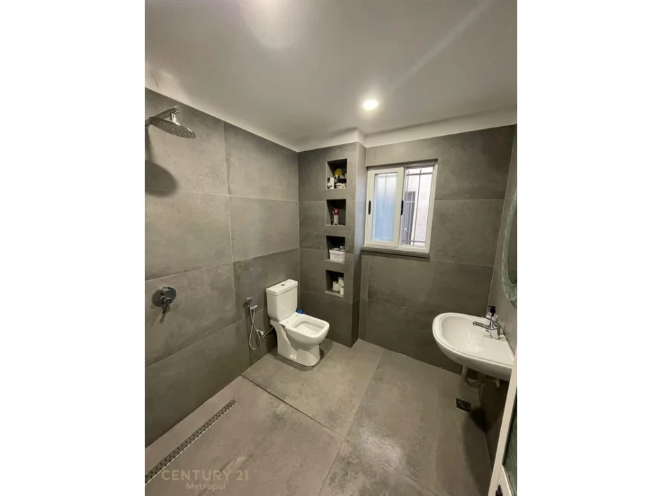 Tirane, shes apartament 2+1 Kati 1, 120 m² 160.000 € (allias)