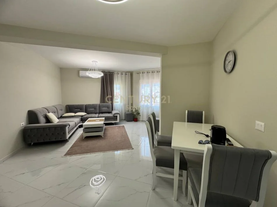 Tirane, jepet me qera apartament 1+1 Kati 6, 70 m² 650 € 