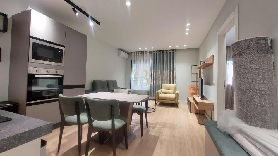 Tirane, jepet me qera apartament 1+1 Kati 2, 70 m² 700 € 