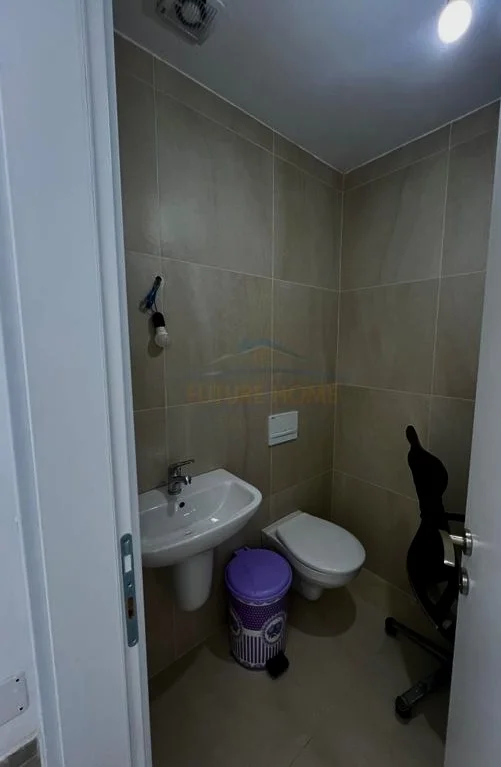Tirane, jepet me qera ambjent biznesi , 25 m² 350 € 