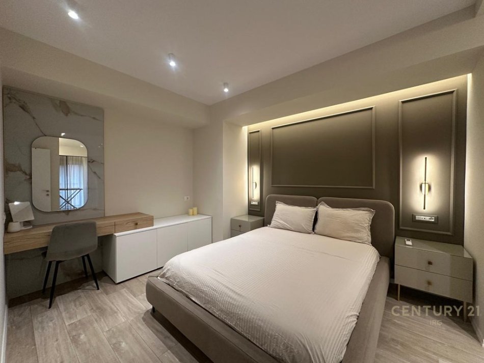 Tirane, jepet me qera apartament 2+1+Aneks+Ballkon Kati 3, 90 m² 1.200 € 