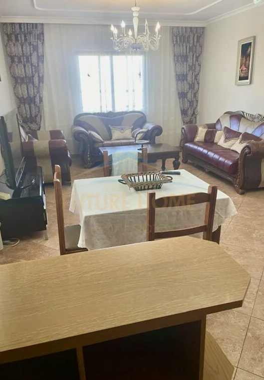 Tirane, jepet me qera apartament 3+1 , 120 m² 600 € 