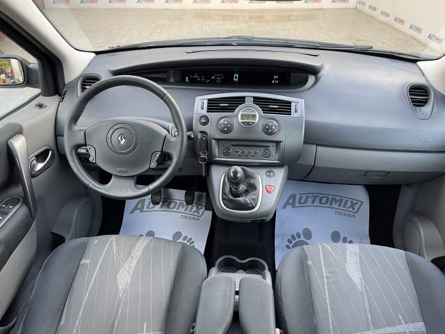 Tirane, shes makine Renault SCENIC Viti 2006, 3.800 Euro
