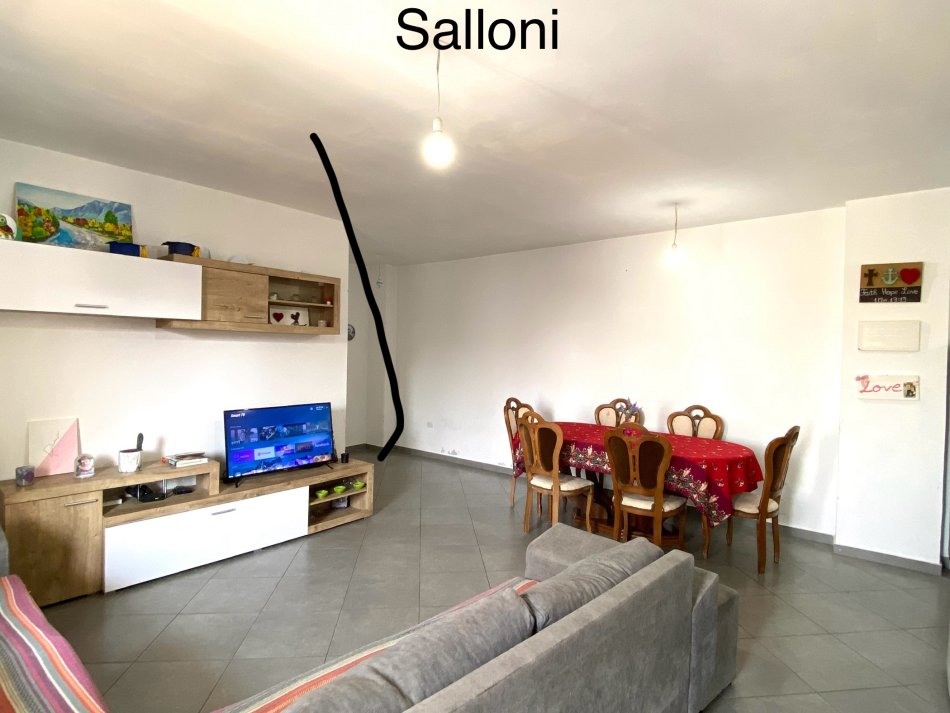 Tirane, jepet me qera apartament 2+1+Aneks+Ballkon Kati 4, 110 m² 400 € (Rruga Aleksander Konda)