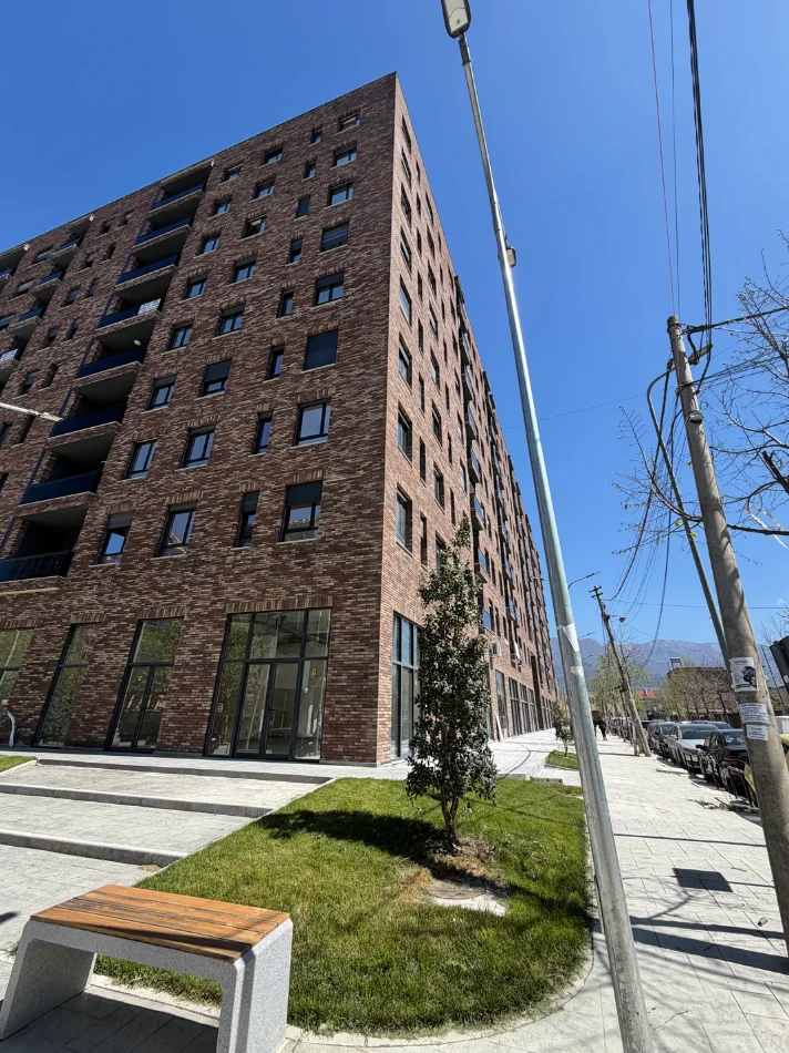 Tirane, jepet me qera ambjent biznesi Kati 0, 196 m² 3.500 € (5 Maji)