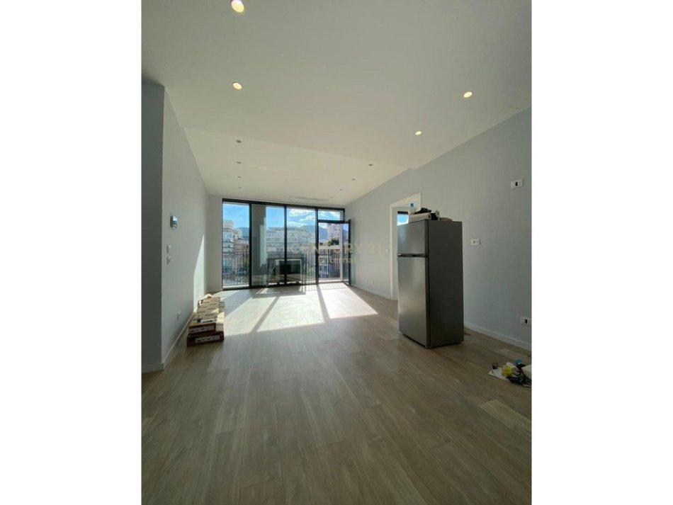 Tirane, jepet me qera apartament 2+1+Aneks+Ballkon Kati 4, 124 m² 1.300 € (Lake View)