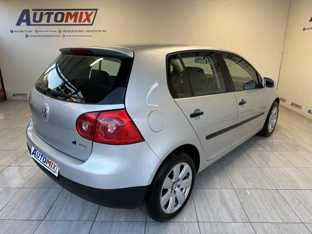 Tirane, shes makine Volkswagen golf 5 Viti 2005, 4.900 Euro