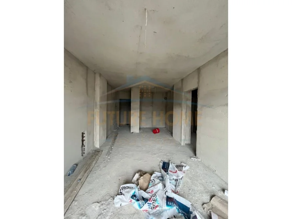 Tirane, shitet apartament 2+1+Ballkon Kati 5, 100 m² 165.000 € (Fusha e Aviacionit)