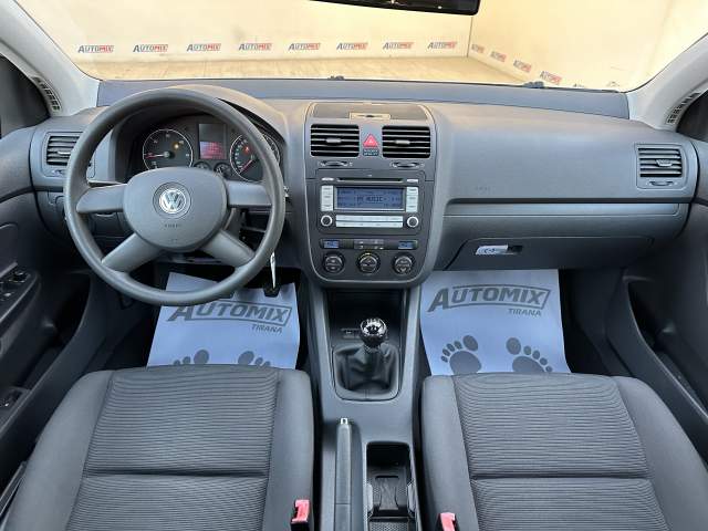 Tirane, shes makine Volkswagen golf 5 Viti 2005, 4.900 Euro