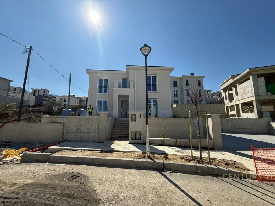 Tirane, shes Vile 3 Katshe Kati 2, 479 m² 740.000 € (Rolling Hills Liqeni)