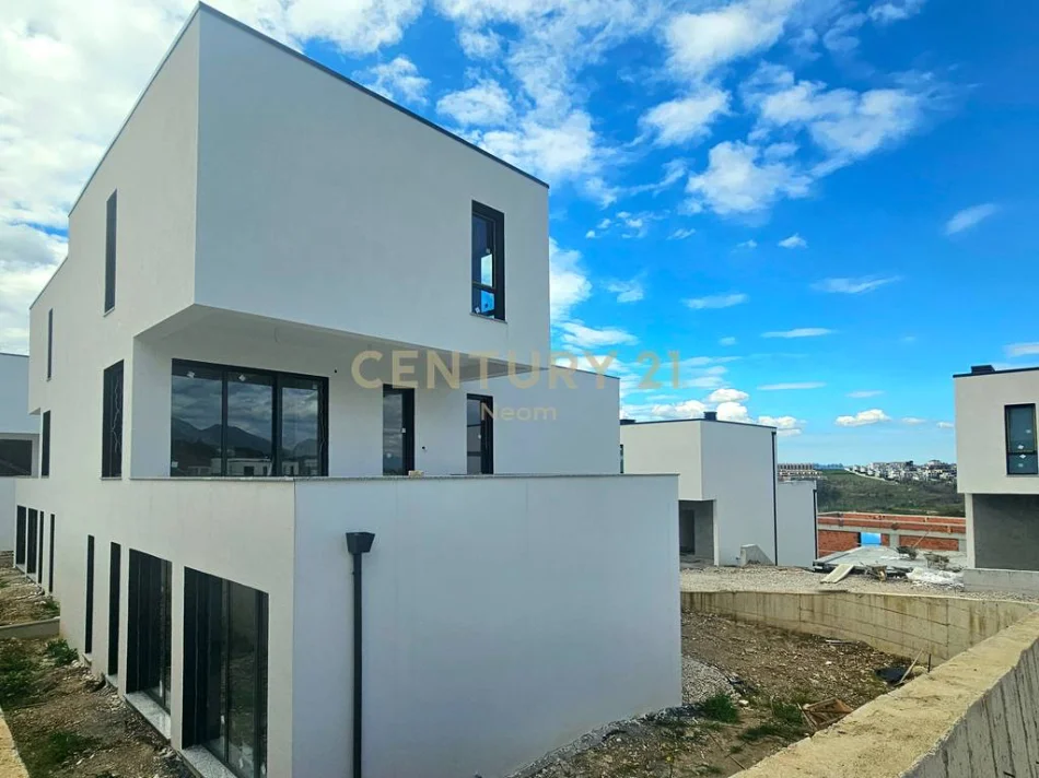 Tirane, shes Vile 3 Katshe Kati 2, 330 m² 650.000 € 