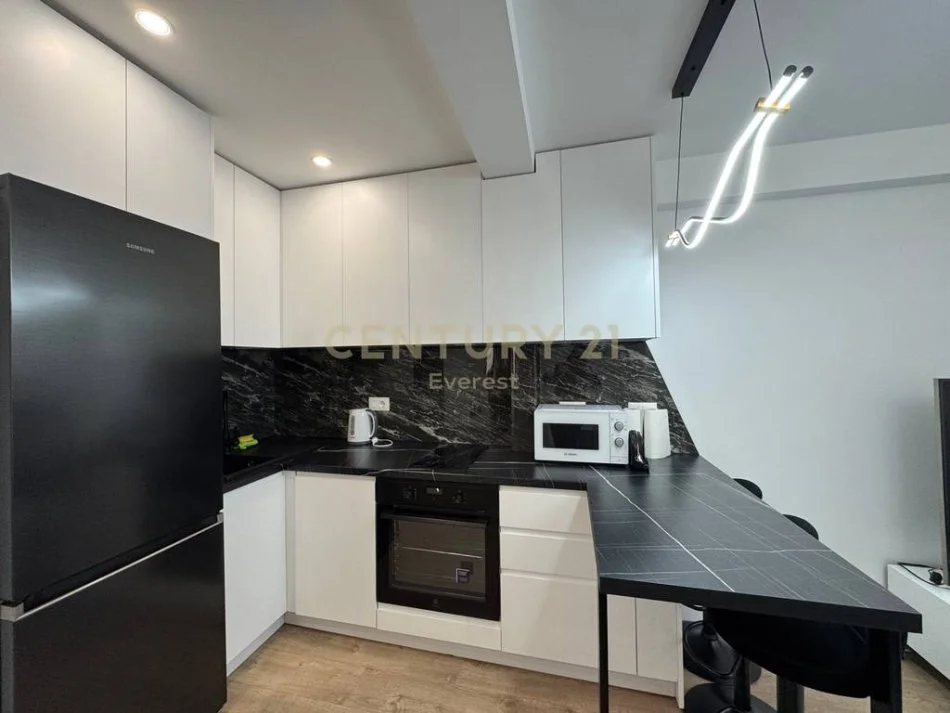 Tirane, jepet me qera apartament 1+1 Kati 3, 60 m² 540 € 