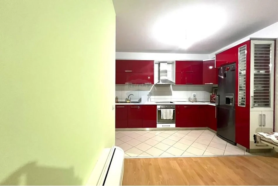 Tirane, jepet me qera apartament 2+1 , 94 m² 700 € (21 Dhjetori - Kompleksi Kontakt)