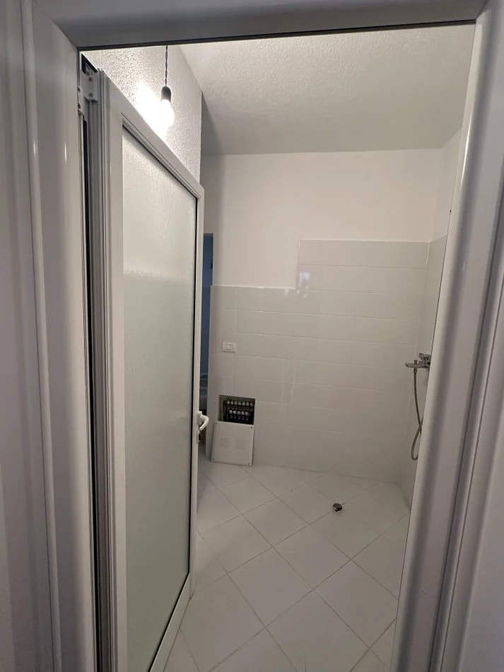 Durres, jepet me qera ambjent biznesi Kati 2, 45 m² (Rruga Fetah Bllaca)