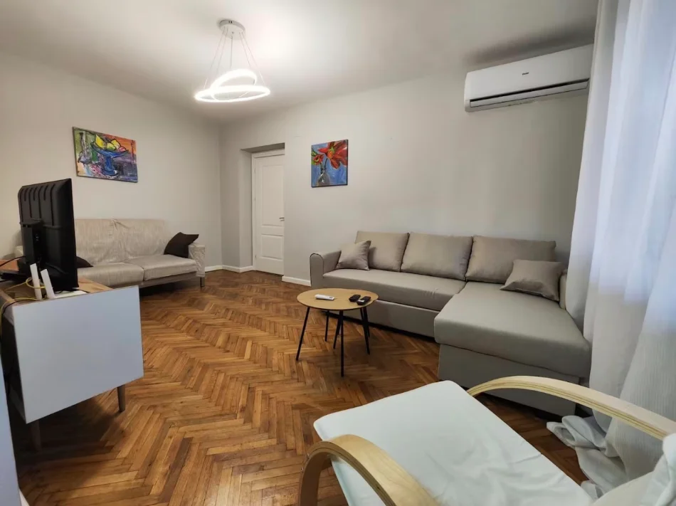 Tirane, jepet me qera apartament 5+1+Aneks+Ballkon , 3.000 € 
