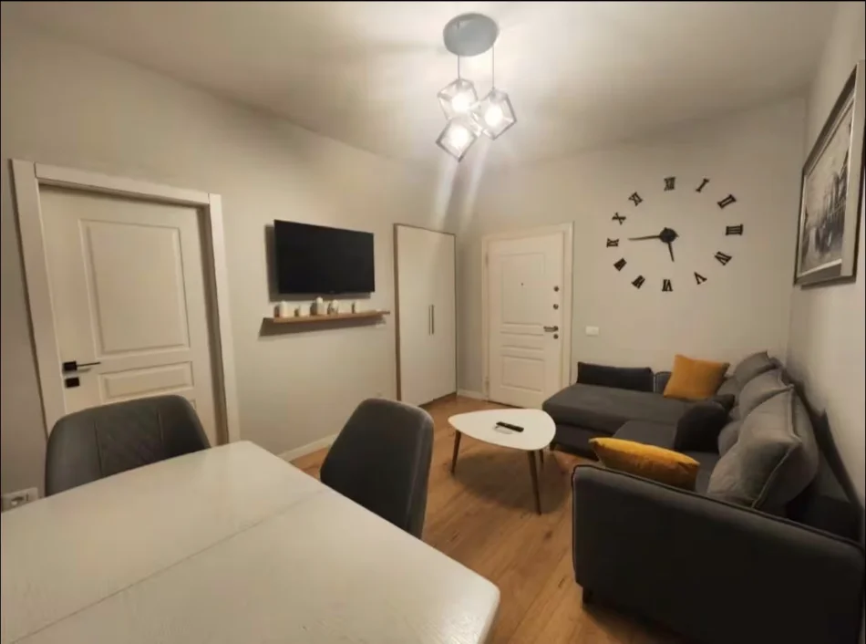 Tirane, jepet me qera apartament 5+1+Aneks+Ballkon , 3.000 € 