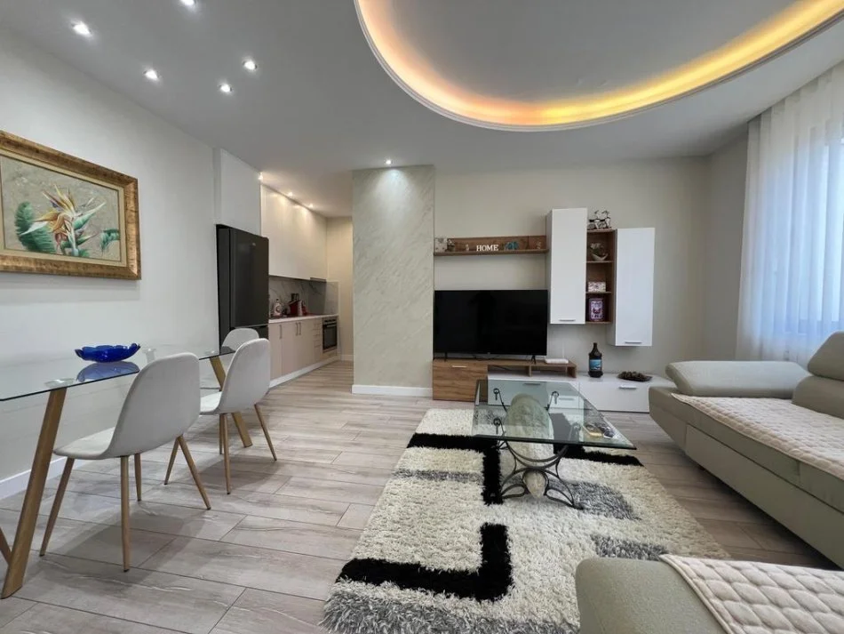 Tirane, jepet me qera apartament 1+1 Kati 9, 60 m² 1.000 € 