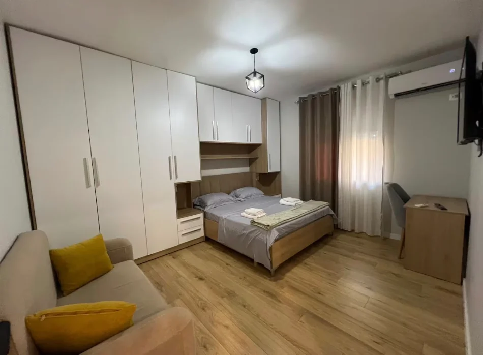 Tirane, jepet me qera apartament 5+1+Aneks+Ballkon , 3.000 € 