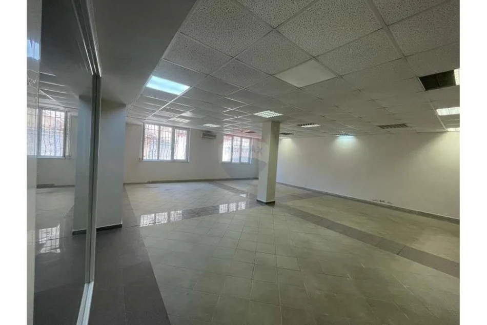 Tirane, jepet me qera zyre Kati 1, 113 m² 500 € 