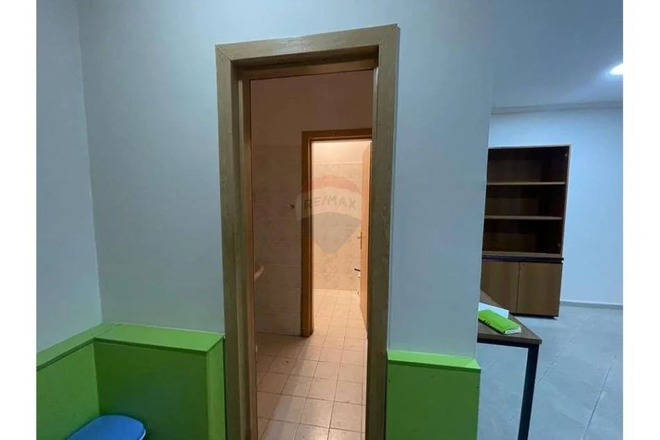 Tirane, jepet me qera zyre Kati 1, 113 m² 500 € 