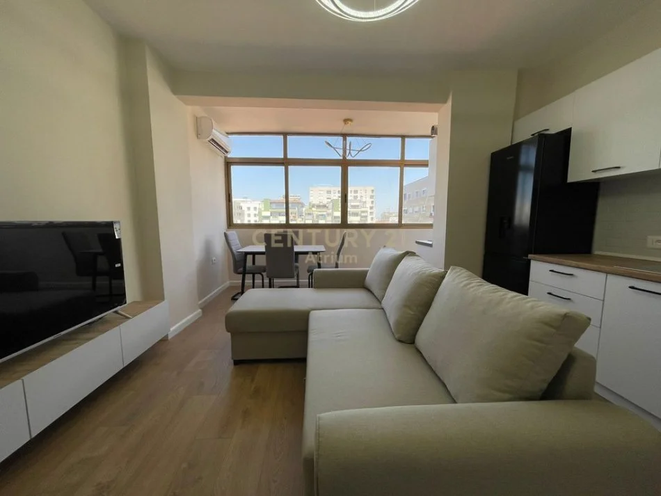 Tirane, jepet me qera apartament 2+1 Kati 2, 60 m² 650 € 