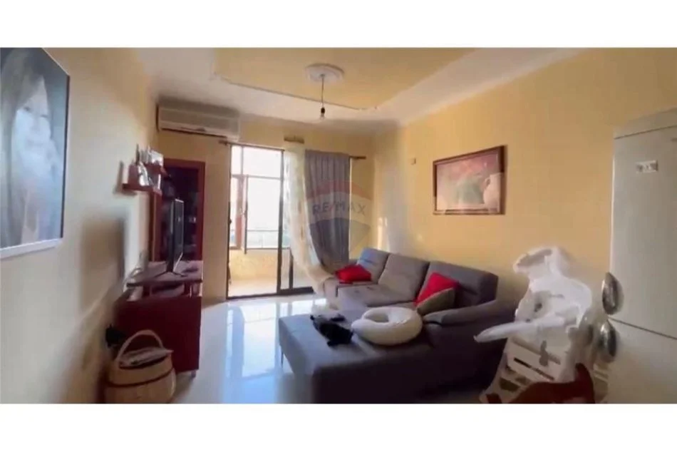 Tirane, jepet me qera apartament Kati 8, 78 m² 400 € 