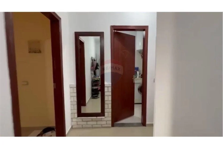 Tirane, jepet me qera apartament Kati 8, 78 m² 400 € 