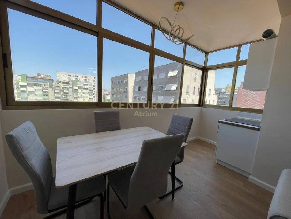 Tirane, jepet me qera apartament 2+1 Kati 2, 60 m² 650 € 