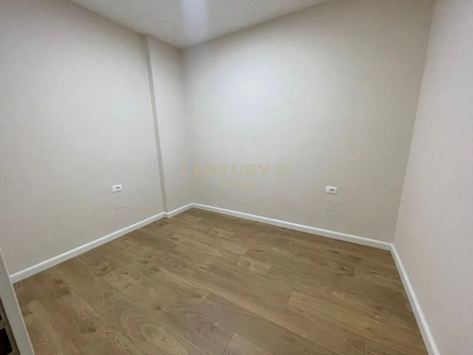 Tirane, jepet me qera apartament 2+1 Kati 2, 60 m² 650 € 