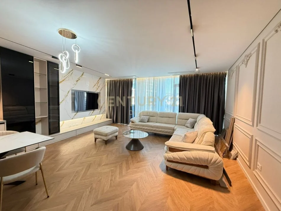 Tirane, jepet me qera apartament 2+1 Kati 9, 126 m² 2.000 € 