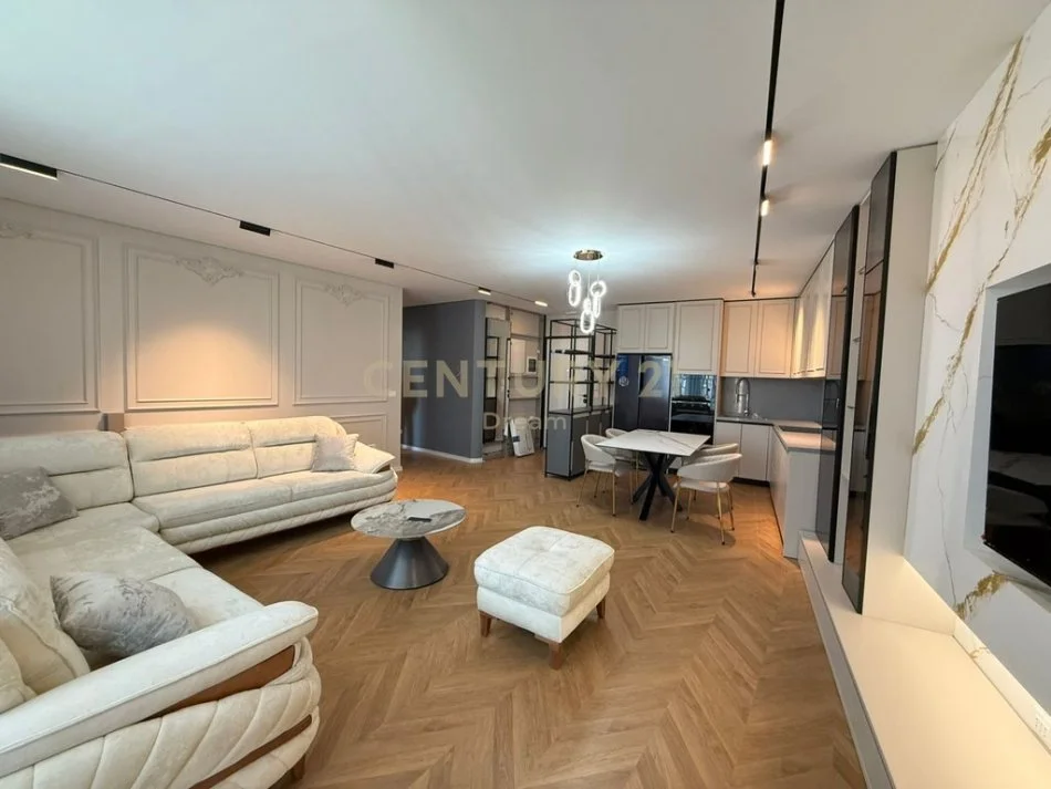 Tirane, jepet me qera apartament 2+1 Kati 9, 126 m² 2.000 € 