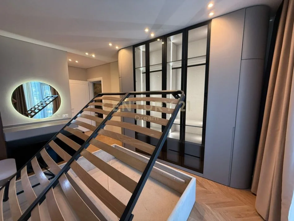 Tirane, jepet me qera apartament 2+1 Kati 9, 126 m² 2.000 € 