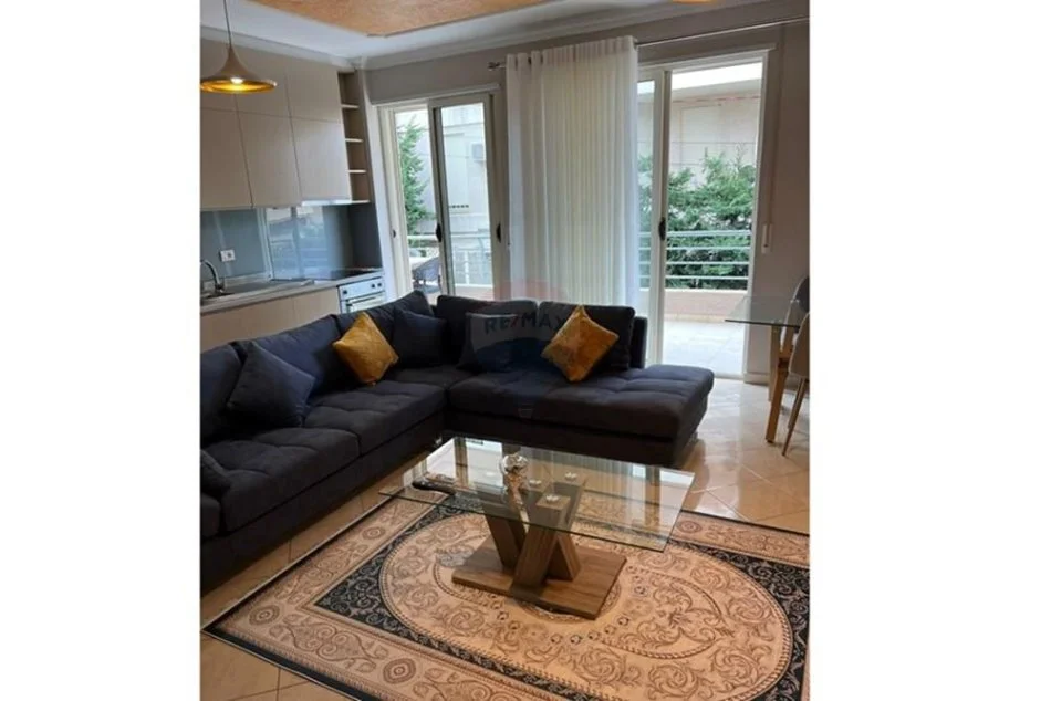Tirane, jepet me qera apartament 1+1 Kati 2, 80 m² 600 € (Kopshti zoologjik)