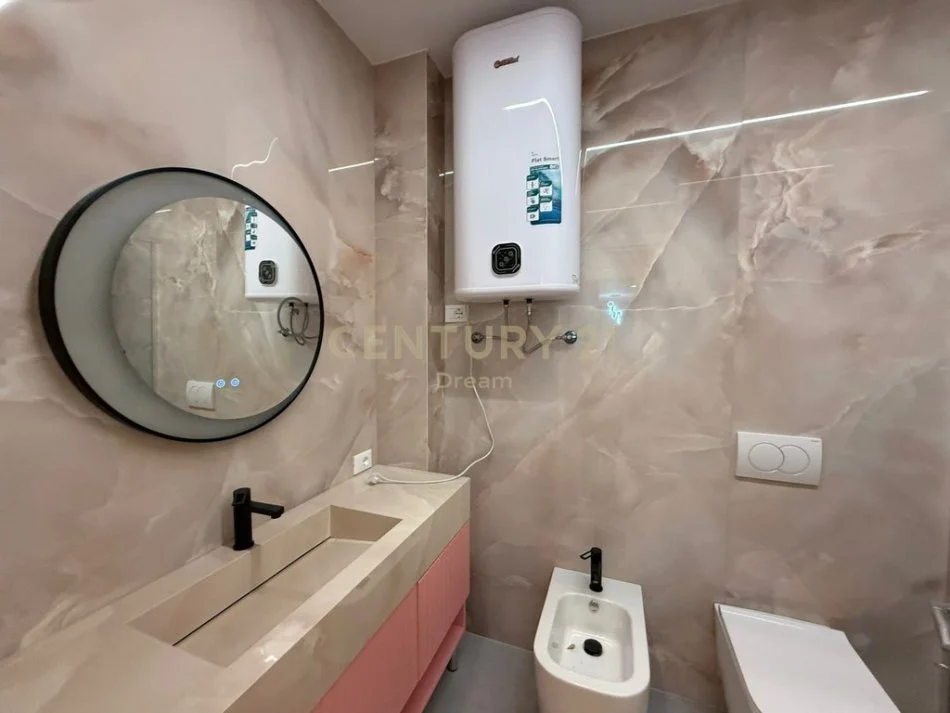 Tirane, jepet me qera apartament 2+1 Kati 9, 126 m² 2.000 € 