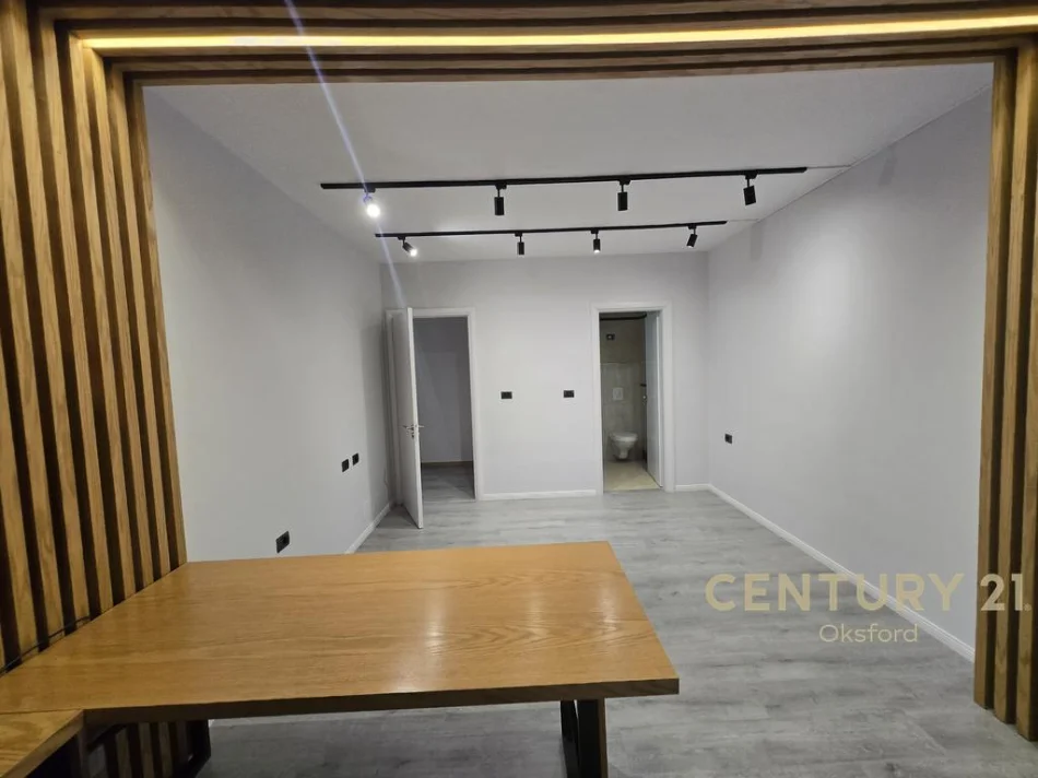 Tirane, jepet me qera ambjent biznesi Kati 1, 160 m² 1.600 € (Stadiumi qemal stafa)