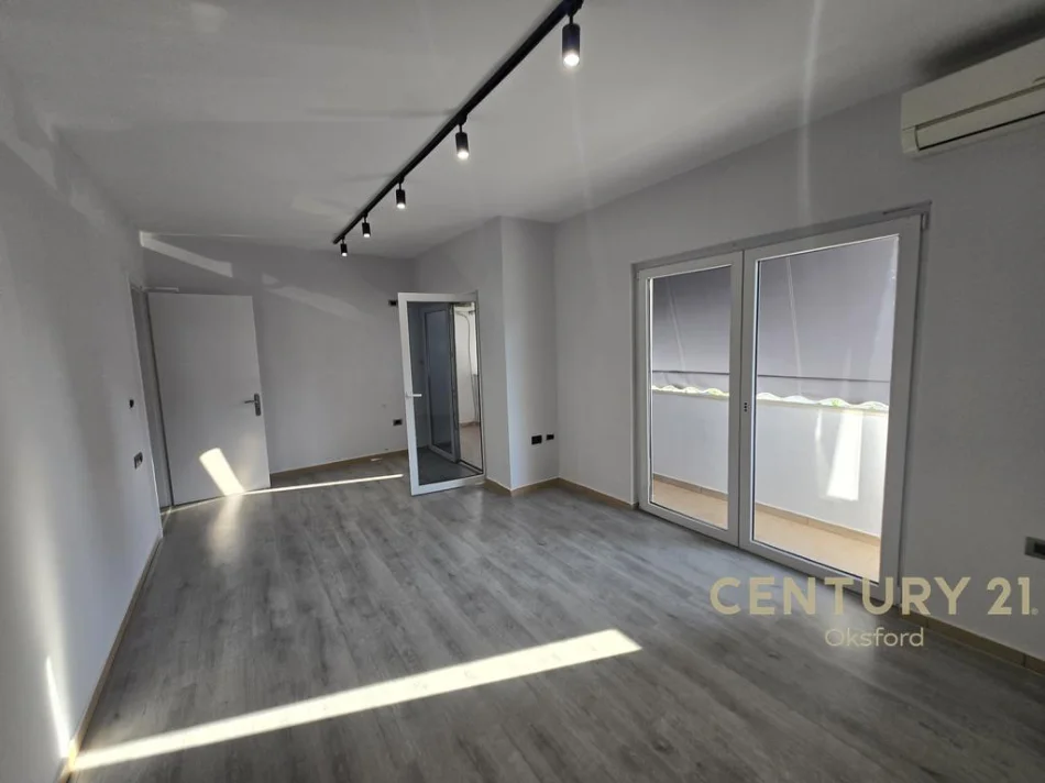 Tirane, jepet me qera ambjent biznesi Kati 1, 160 m² 1.600 € (Stadiumi qemal stafa)