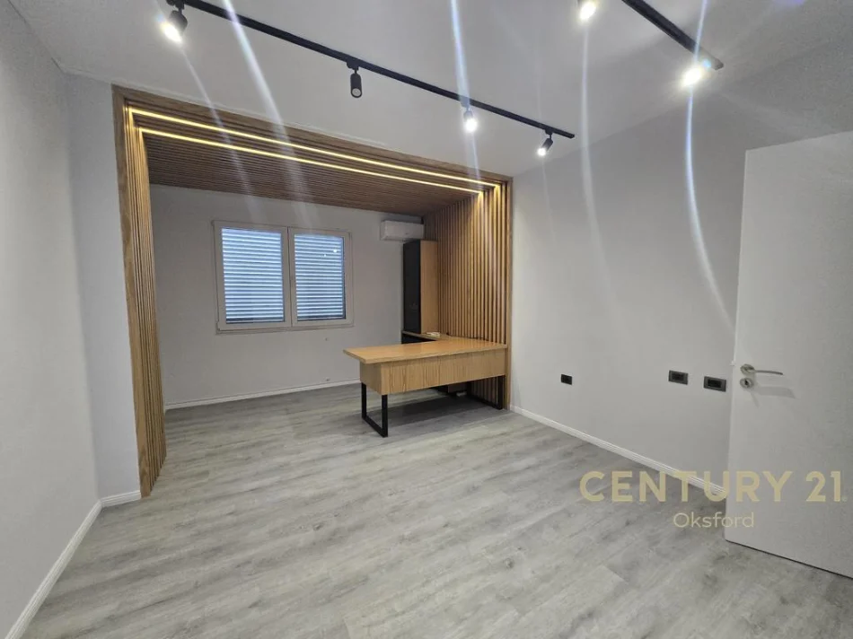 Tirane, jepet me qera ambjent biznesi Kati 1, 160 m² 1.600 € (Stadiumi qemal stafa)