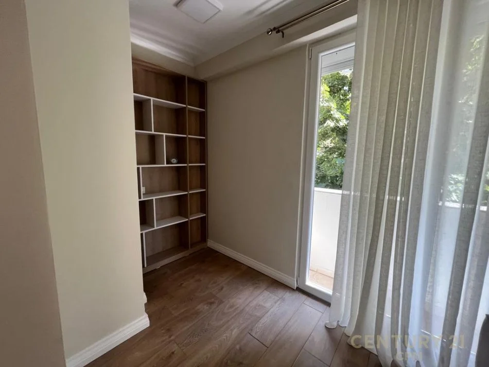 Tirane, jepet me qera apartament 2+1 Kati 2, 80 m² 750 € 