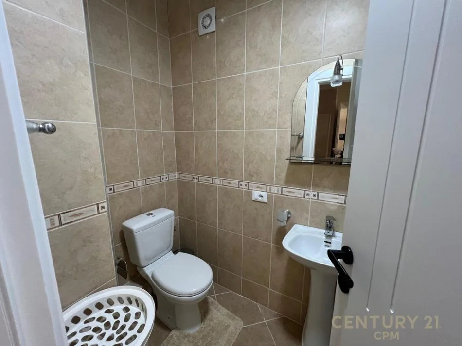 Tirane, jepet me qera apartament 2+1 Kati 2, 80 m² 750 € 