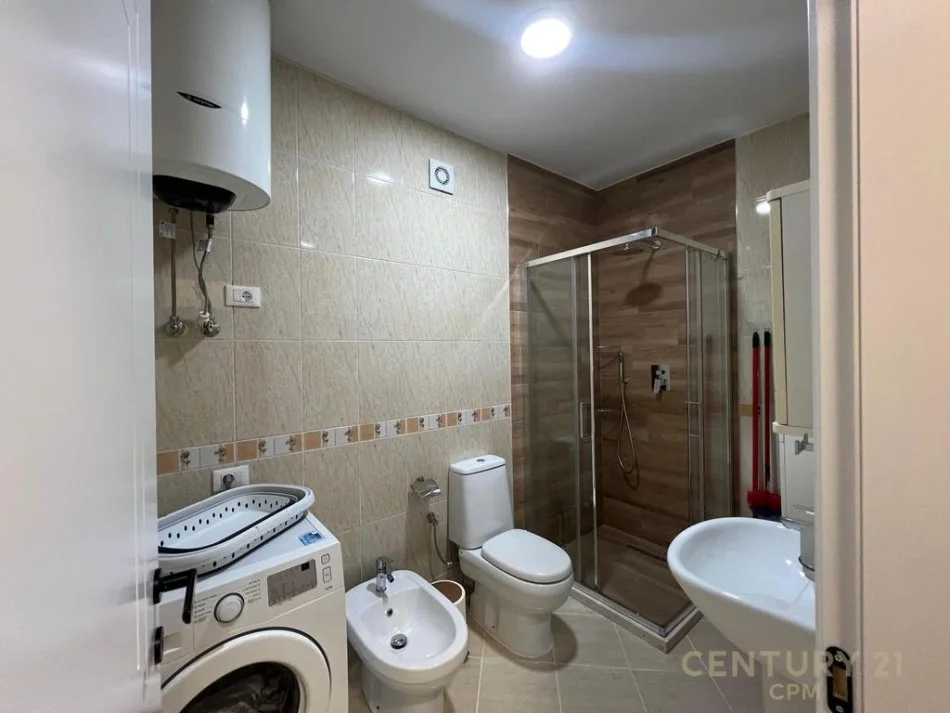 Tirane, jepet me qera apartament 2+1 Kati 2, 80 m² 750 € 