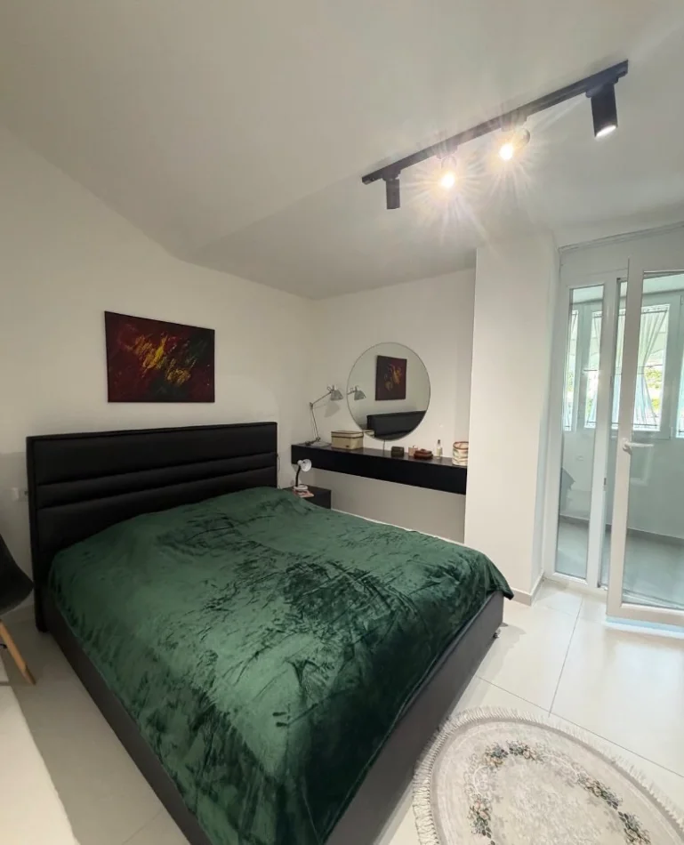 Tirane, shitet apartament 1+1+Ballkon Kati 5, 64 m² 102.000 € (Fresk)