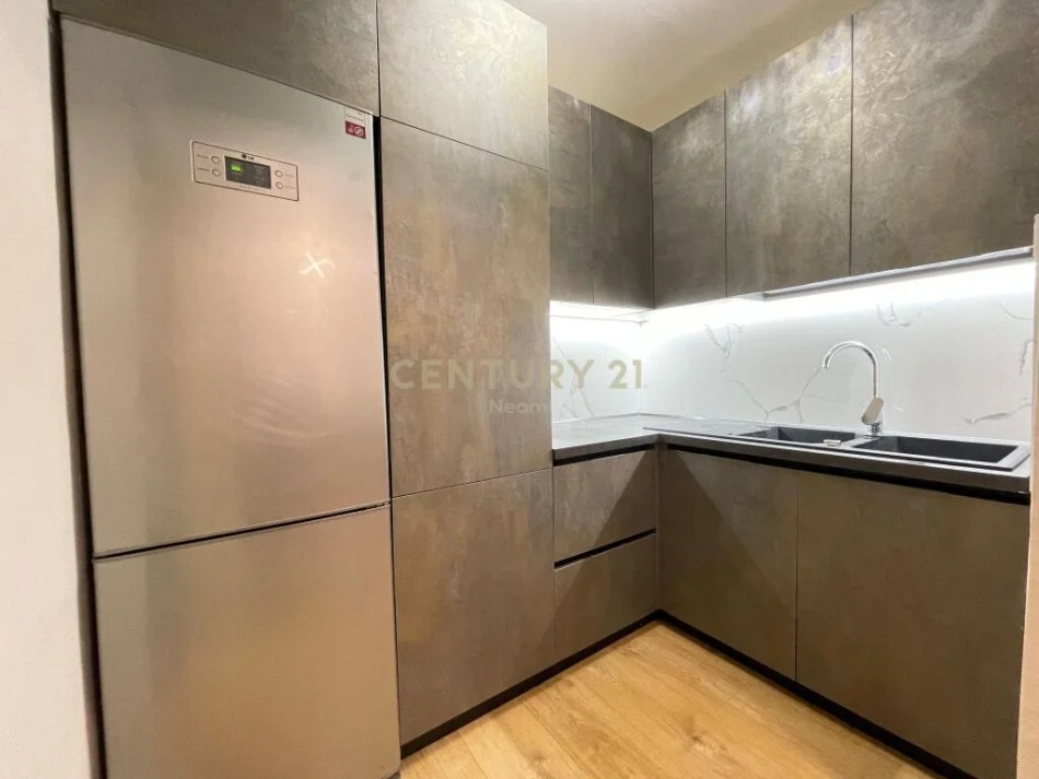 Tirane, shitet apartament 1+1 Kati 4, 59 m² 112.000 € (Tek Ish Parku)