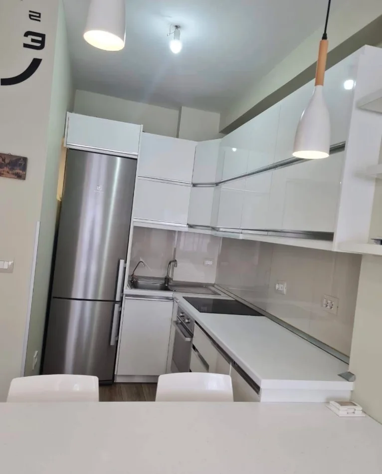 Tirane, jepet me qera apartament 1+1+Ballkon Kati 7, 60 m² 400 € (Astir te Nela 5)
